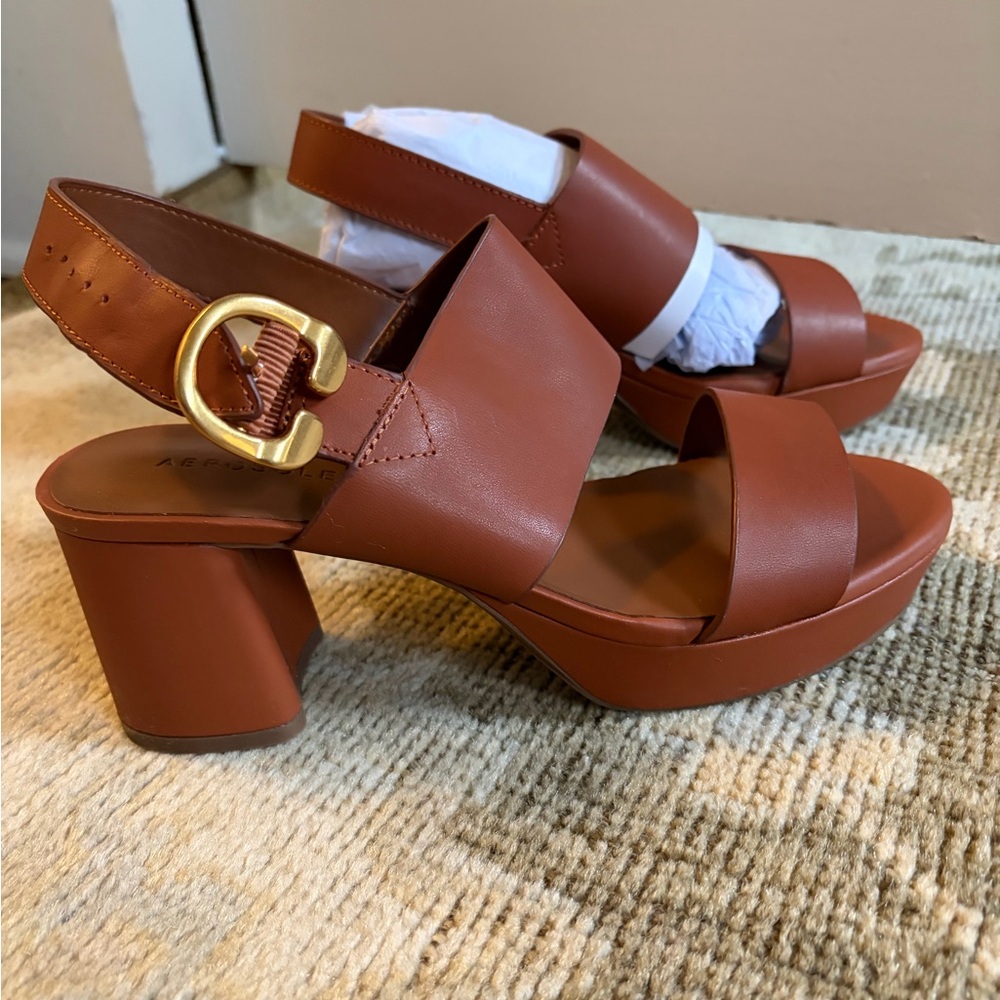 Size 8 Never Worn Brown Platform Sandals